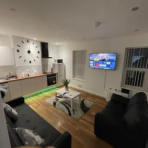 https://stunning-2-bed-apartment-close-to-cardiff-central.cardiffhotelswales.com