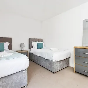 Opp B'ham - Freshly Refurbished Walls And Carpets! Big Savings Booking 7 Days Or More! Marston Green